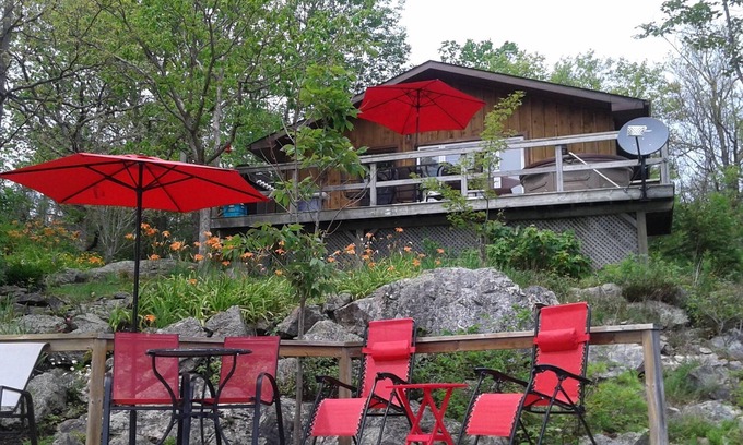 North Kawartha Cottage | Escape to a Lakeside Retreat on Stoney Lake