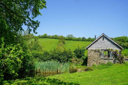 Totnes House | Escape To An Idyllic Countryside Couple's Retreat