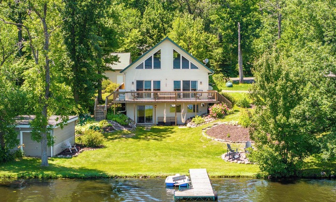 Luck Cabin | Escape to Blake Lake! Your Perfect Getaway Awaits!