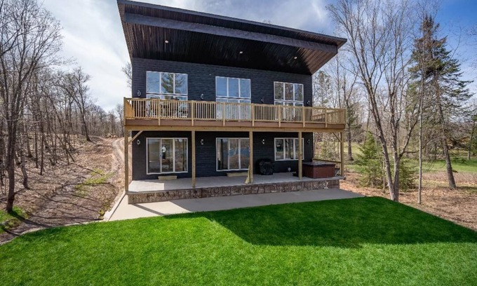 Carlton House | Escape to Chub Lake Retreat: Waterfront Luxury House in Carlton, Minnesota