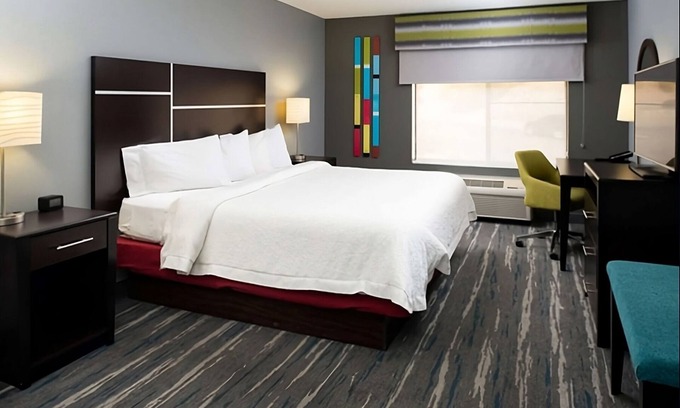 Glenwood Springs Hotel | Escape to Glenwood Springs! Indoor Pool, Free Breakfast, Free Parking!
