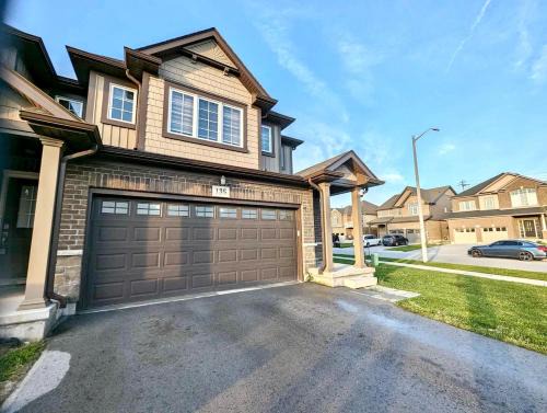 Thorold House | Escape to Niagara 6 bedrooms, 5 baths with a game room, arcades