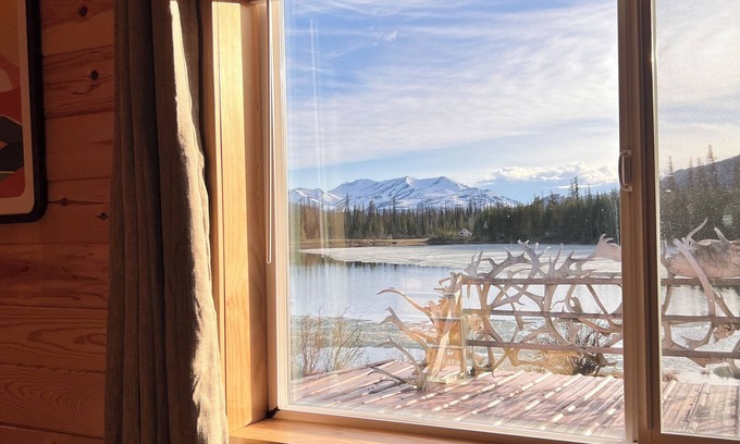 Denali Cabin | Escape to our Cozy Rustic Log Cabin with Lake View