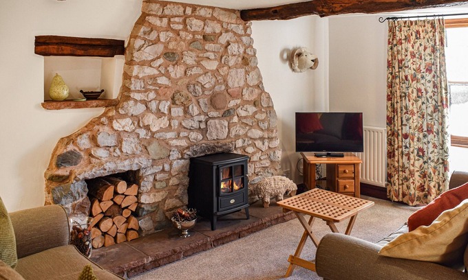 Penrith Cottage | Escape to Quince Cottage, a charming 2-bedroom retreat.
