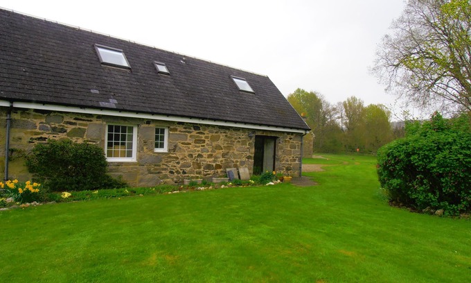 Aberfeldy Cottage | Escape to Rural Highlands Stunning Scenery, Sound of the Burn and wildlife