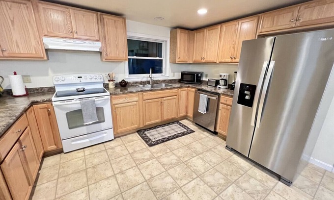 Bennington Apartment | Escape to Serenity: Cozy 3 bedroom apartment