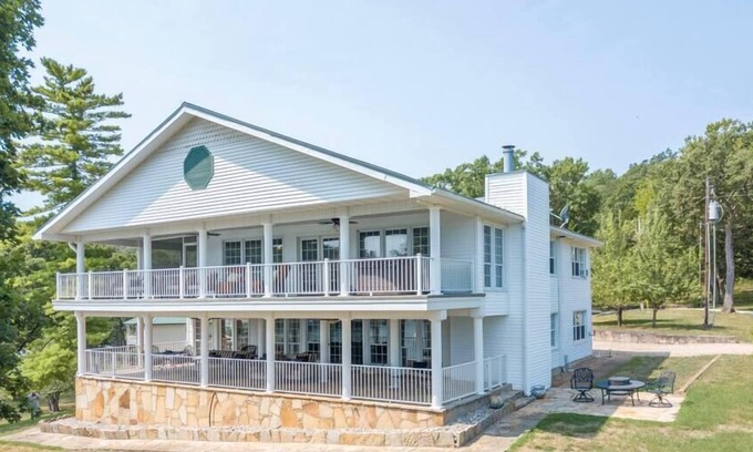 Roach Villa | Escape to Tall Timbers Luxury Getaway