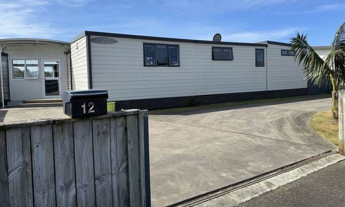 Waihi Beach Cabin | Escape to the idyllic shores of Waihi Beach.
