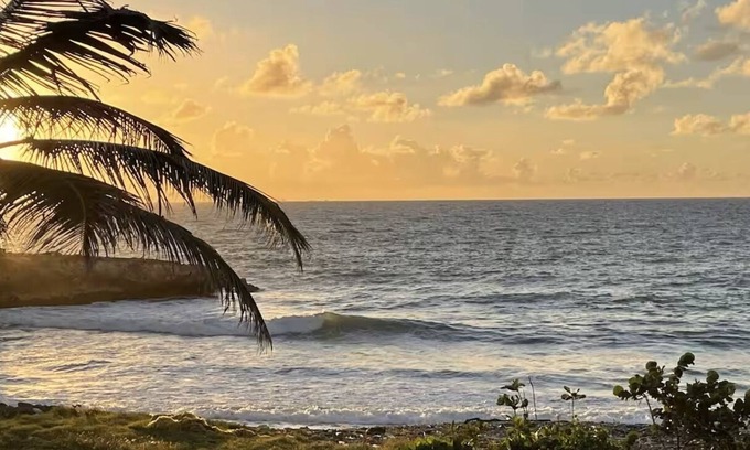 Point Blanche Apartment | Escape to Tranquility 2-bedroom modern home at waterfront with fast Internet.