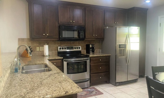 Valdosta House | Escape to Valdosta: Explore Wild Adventures & Relax
