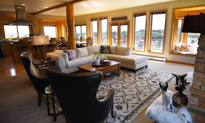 Fairplay House | Escape to Your Family Retreat: Outdoor Adventures & Hot Tub Await!