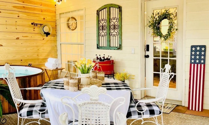 Helen Cottage | Escape to Your Own Private Yellowstone! Trendy Horse Farm 5 miles from Helen GA!