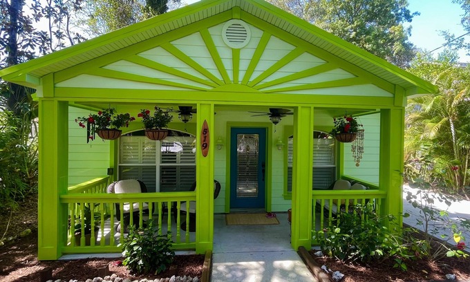 Crystal Beach Cottage | Escondido Boutique Bungalow in Crystal Beach- Inquire for Seasonal Savings!