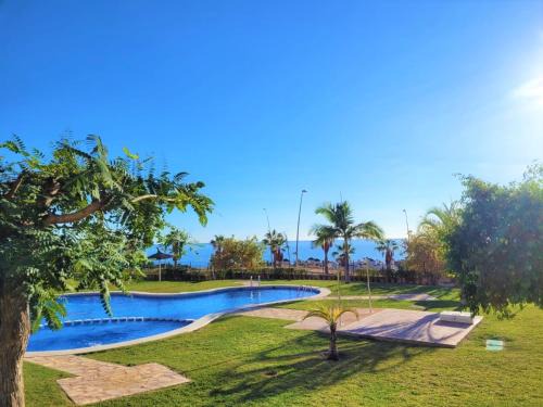 Los Puertos Apartment | Espacioso apartamento con preciosos jardines y BBQ