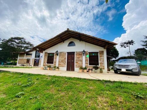 Medellin House | Espectacular Casa Finca en el Corazon de Santa Elena