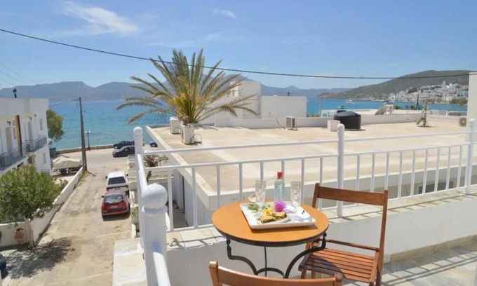 Adamas House | Esperos seaside suite in Adamas, Milos