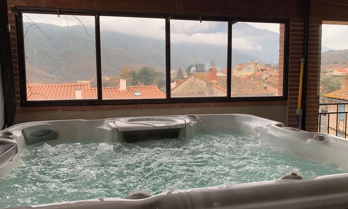 Espira-de-Conflent House | Espira de Conflent Character house with jacuzzi between sea and mountains