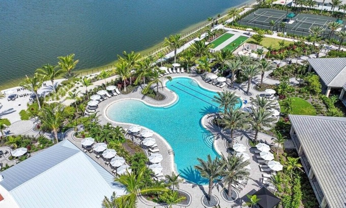 Biggar Villa | Esplanade Lake Club vacation villa, clubhouse, resort pool, fitness gym, spa.
