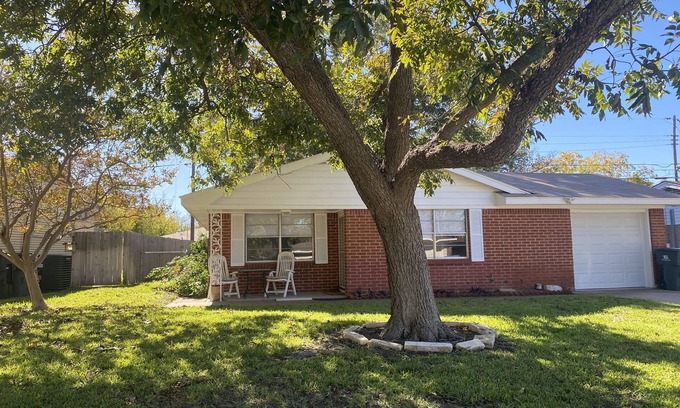 Temple House | Established quiet neighborhood, centrally located well appointed home