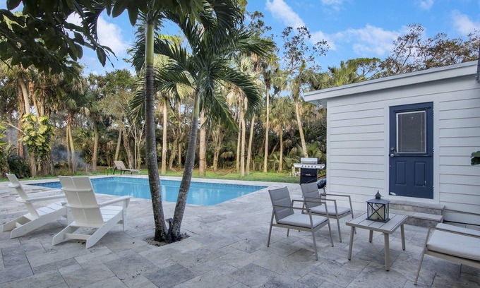 Jupiter House | Estate escape with 2 houses, pool, Roger stadium, Beach, Alton, PGA and I-95