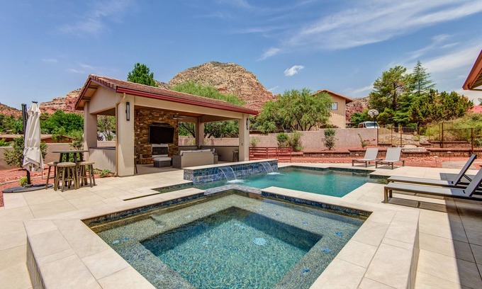 West Sedona House | Estate & Private Casita w/Full Kitchen & Balcony, Salt Water Pool & Hot Tub, Rock Views!