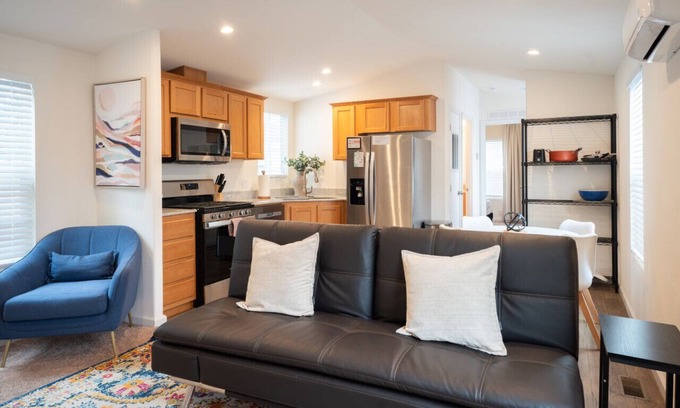 San Luis Obispo House | Eucalyptus House near downtown