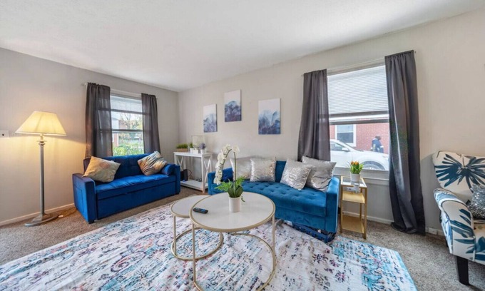 Euclid House | Euclid Eclipse 3 BR 1 bath w king bed for up to 7 guests