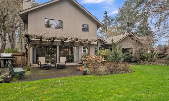 Cal Young House | Eugene - Close to everything by RedAwning