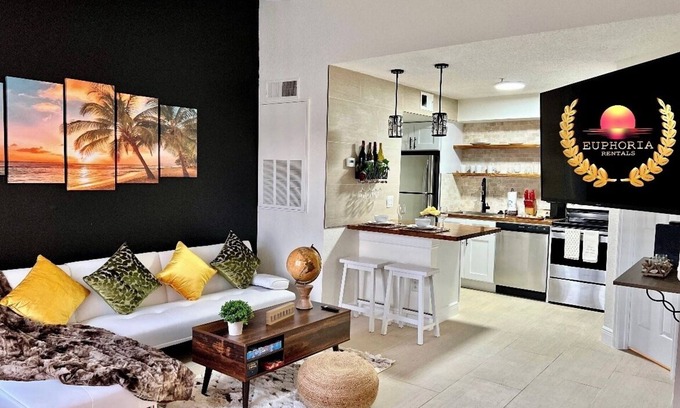 Kissimmee Condo | Euphoria King Suite -Luxury Getaway near Disney B