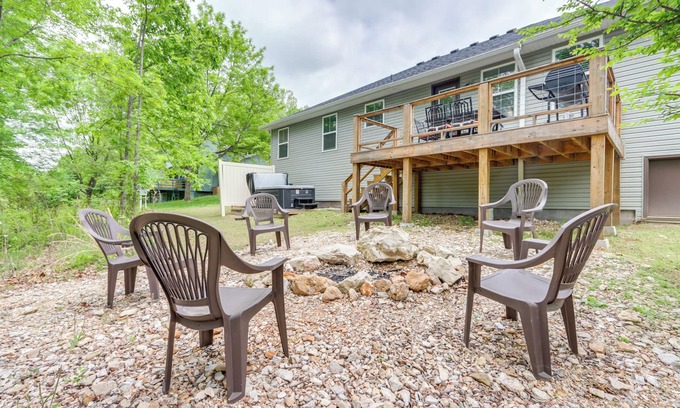 Holiday Island House | Eureka Springs Family Home - 1/2 Mi to Marina!