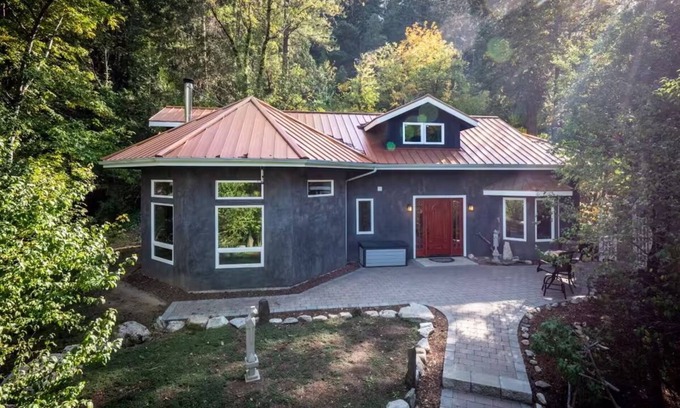 Ashland House | European Style Straw Bale Retreat