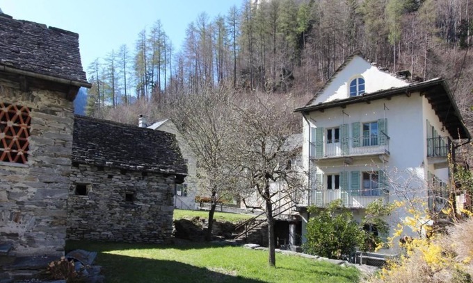 Brione House | Eva Holiday House