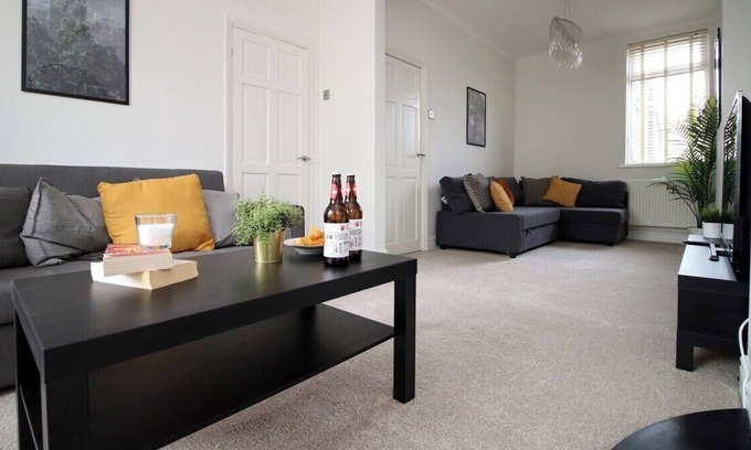 Llandaff North House | Evansfield Close by Tŷ SA