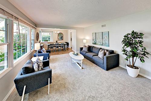 Orange House | Evening Oasis