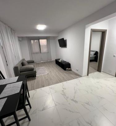 Sector 3 Apartment | EVEREST 33 Ap 2