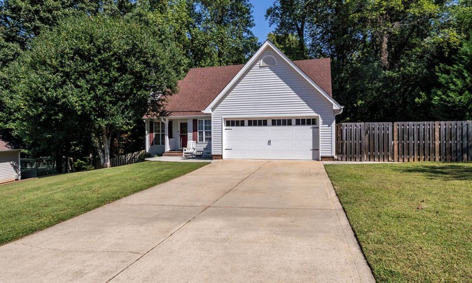Mooresville House | Everwood Escape at Lake Norman! Treehouse Vibes w/Pool & Fire Pit.