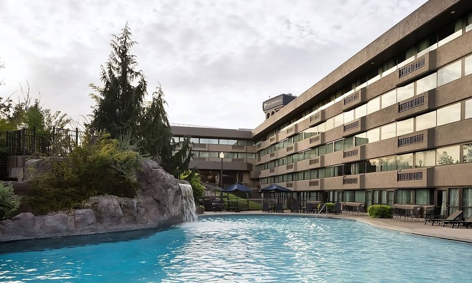 Riverside House | Everything You Need For The Perfect Vacation! Outdoor Pool, Pets Are Welcome!