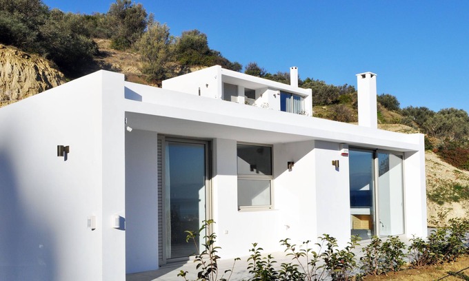 Evrostina Villa | EVOIKON residences are located at the borders of Ligia village.