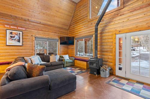 Timber Lakes House | Evy's Family Ranch Cabin, Secluded