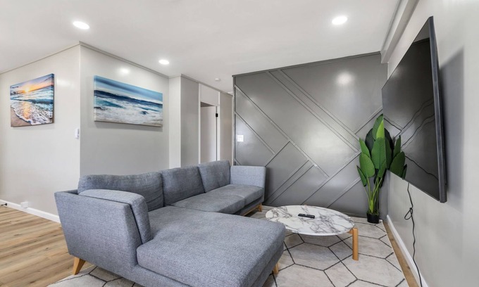 Ewa House | Ewa Beachside 3BR - Upto 6, WiFi, AC + Golf & Shop