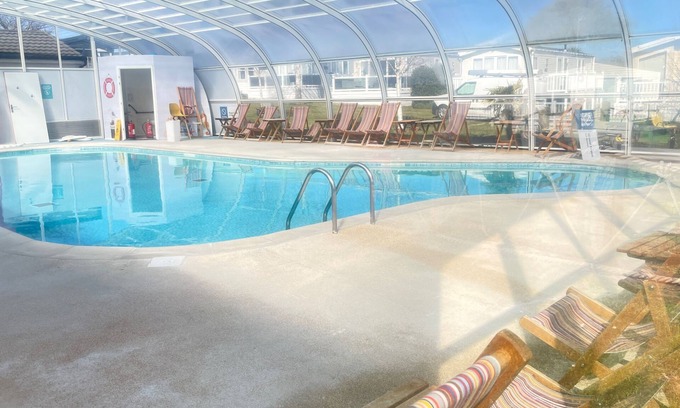 Colchester Cabin | Excellent Caravan 2 Bedrooms Sleeps 6