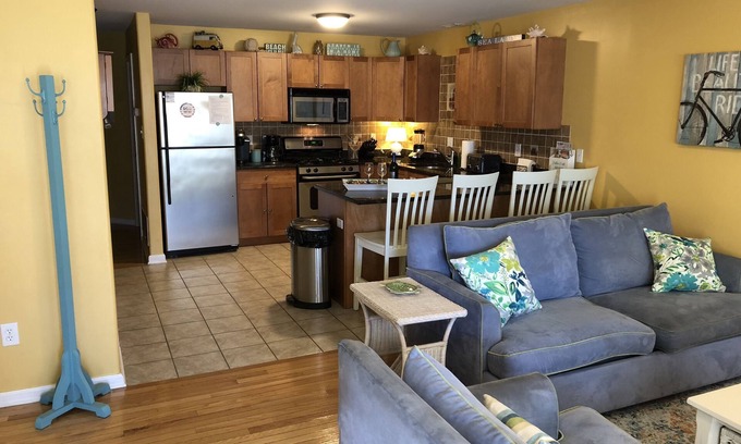 Wildwood Condo | Excellent Location! 3BR/3BA - 1 block to Beach, Boards and Conv Ctr