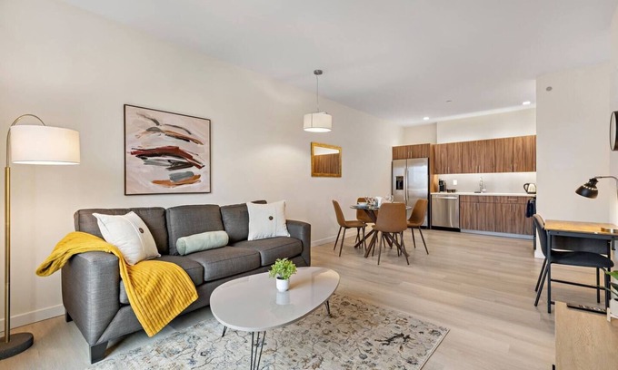 Newark Hotel | Exceptional 2BR ! Free Parking ! 30 Min to NYC !