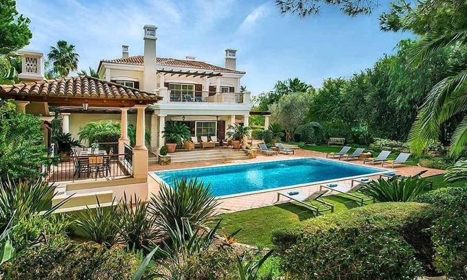Almancil Villa | EXCEPTIONAL 5 BEDROOM VILLA. PRIVATE POOL, SKY SPORTS, GAMES ROOM AND WIFI DM04 - Almancil, Algarve