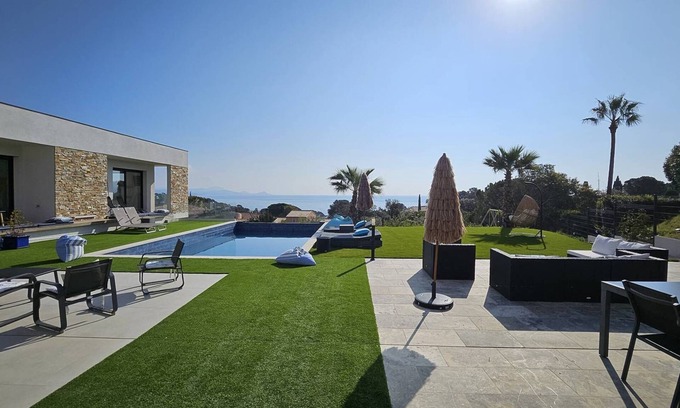 Les Issambres House | Exceptional contemporary 12+1 villa