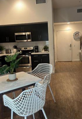 Little Armenia Apartment | Exceptional Loft FREE Parking and WIFI