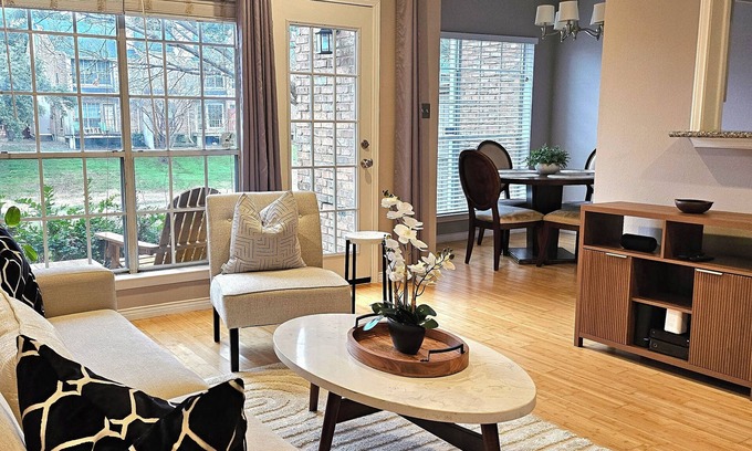 Las Colinas House | Exceptional Townhome With A View