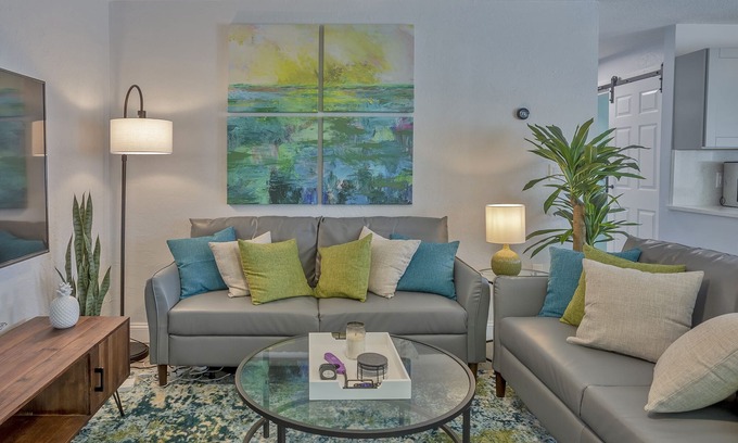 Dunedin Condo | Exceptionally Clean Comfy King Beds 1 Mi 2 Honeymoon Island Beach Pass Included