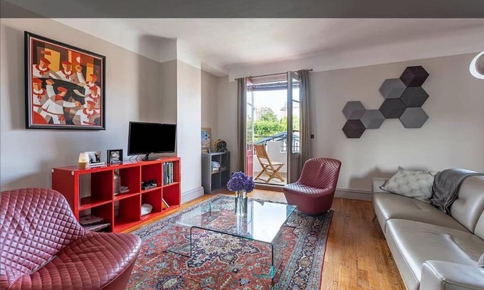 Biarritz City Centre Apartment | Exceptionnel 3 pièces art déco en dernier étage avec garage privé centre Biarritz