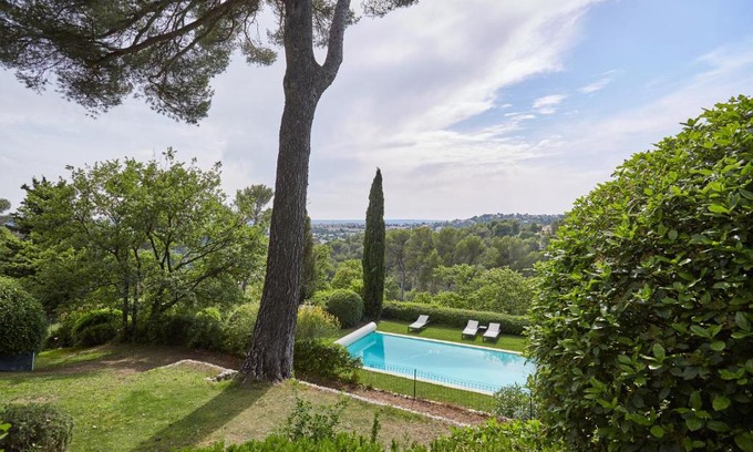 Est Apartment | Exclusif Appart piscine chauffée de luxe 10 min centre AixenPc Belvoir SISSI